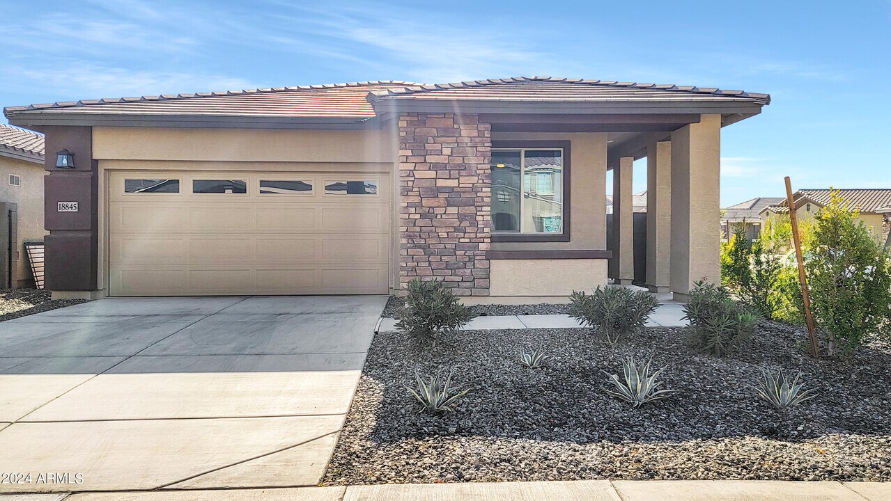 18845 W Marissa Dr in Litchfield Park, AZ - Building Photo