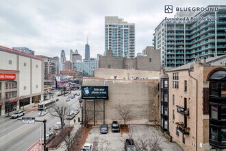 411 W Chicago Ave in Chicago, IL - Building Photo - Building Photo