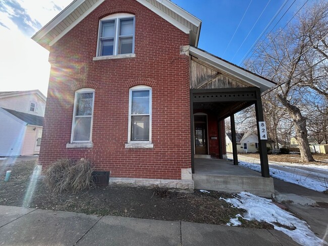 824 S 11th St in Quincy, IL - Building Photo - Building Photo