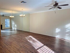 17629 Red Oak Dr in Houston, TX - Building Photo - Building Photo