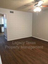 1409 Courtney Pl in Cleburne, TX - Building Photo