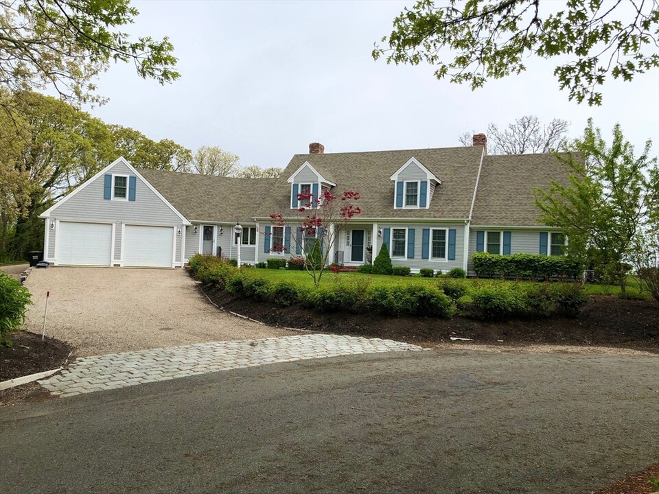 351 Whidah Dr in Chatham, MA - Foto de edificio