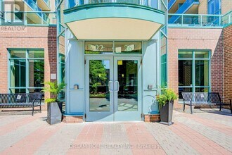 22 Olive Ave in Toronto, ON - Building Photo - Building Photo