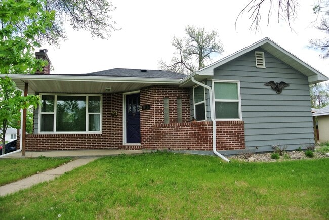 property at 918 1st Ave SW