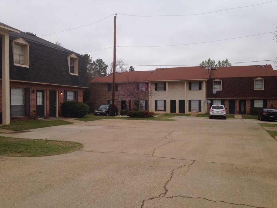 3731-3735 Kriss Dr in Longview, TX - Building Photo