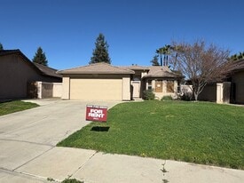 1422 E Mesa Ct in Visalia, CA - Building Photo