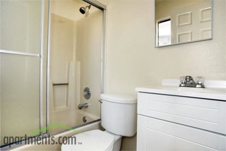 Palm Garden Apartments in Sacramento, CA - Building Photo - Interior Photo