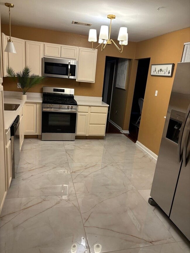 5000 Cardenas Dr in New Orleans, LA - Foto de edificio - Building Photo