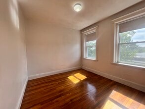 9A Egremont Rd, Unit 12 in Boston, MA - Building Photo - Building Photo