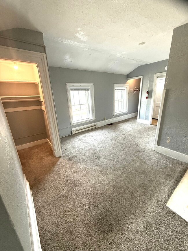 200 S 8th St, Unit 202 in Burlington, IA - Foto de edificio - Building Photo