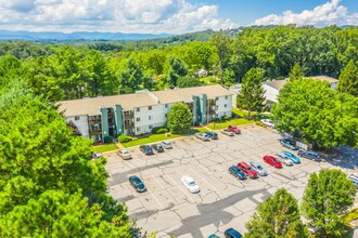 Manor Ridge Apartments in Asheville, NC - Foto de edificio - Building Photo