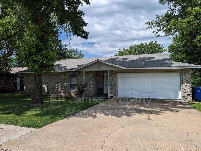 1604 S Redbud Pl