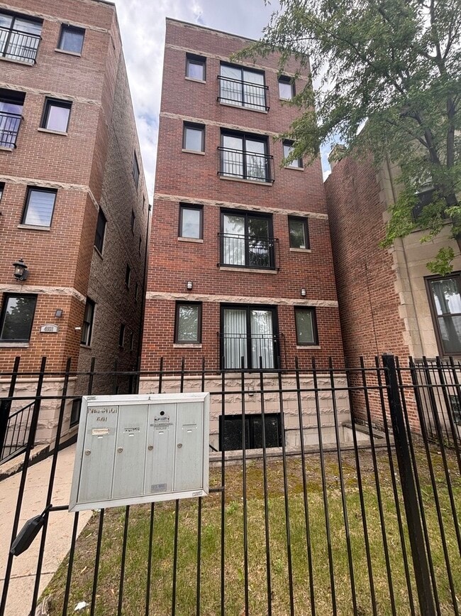 property at 4933 S Prairie Ave