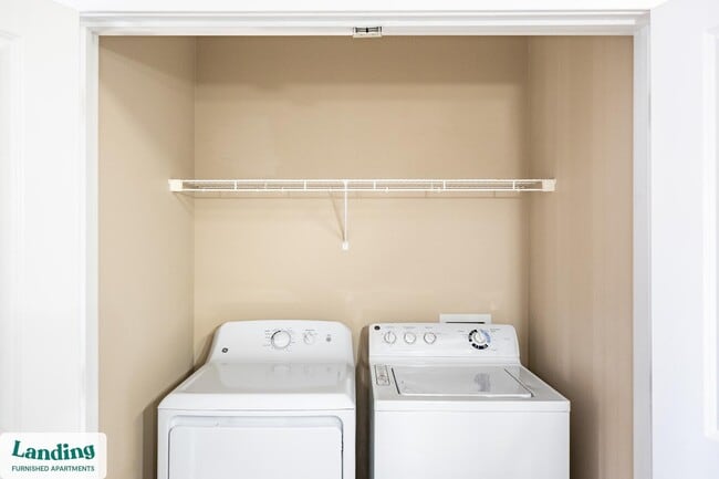 6115 Tidewater Dr, Unit 328 in Norfolk, VA - Foto de edificio - Building Photo