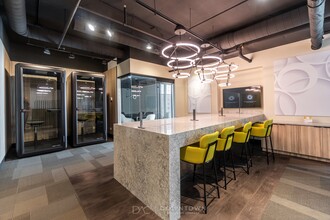 6 E Chestnut St, Unit Studio in Chicago, IL - Foto de edificio - Building Photo