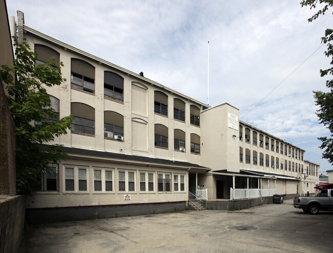 669 Elmwood Ave in Providence, RI - Foto de edificio - Building Photo