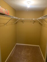 1680 Cedarwood Dr in Westlake, OH - Foto de edificio - Building Photo