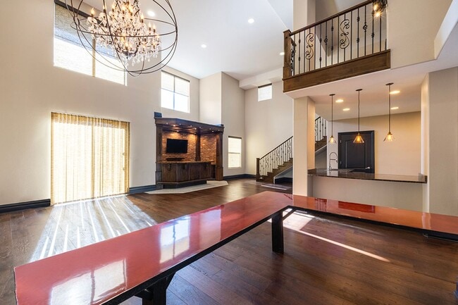 32 E Serene Ave in Las Vegas, NV - Building Photo - Building Photo