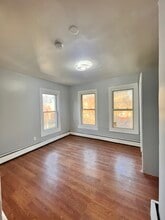 56 Atlantic St, Unit 1 in Jersey City, NJ - Foto de edificio - Building Photo