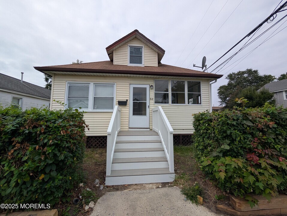 53 Ramsey Ave in Keansburg, NJ - Building Photo