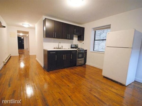 319 E 14th St in New York, NY - Building Photo