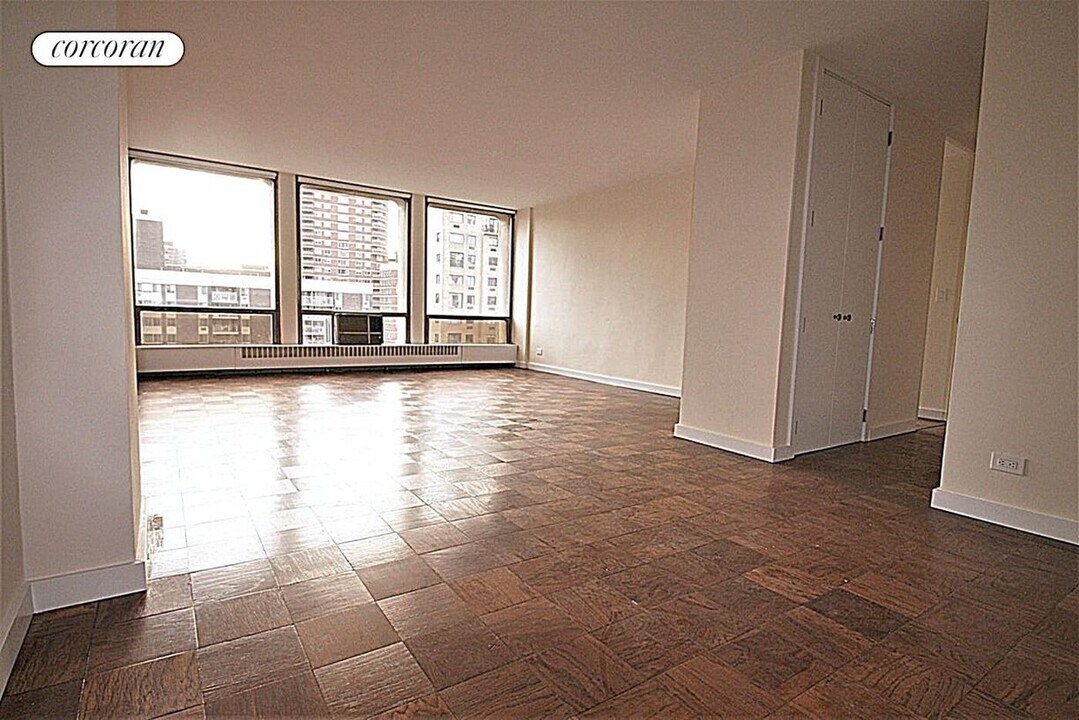 333 E 30th St in New York, NY - Building Photo