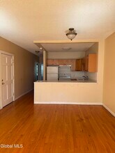 8 Hall Pl in Albany, NY - Building Photo - Building Photo
