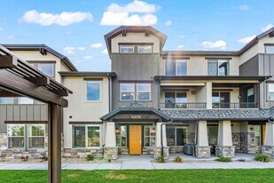 10374 S Sage Canal Way in Sandy, UT - Building Photo