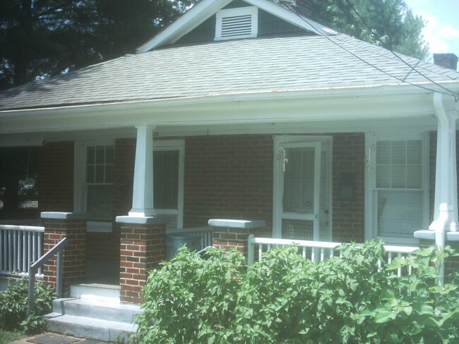 property at 120 S Poplar St