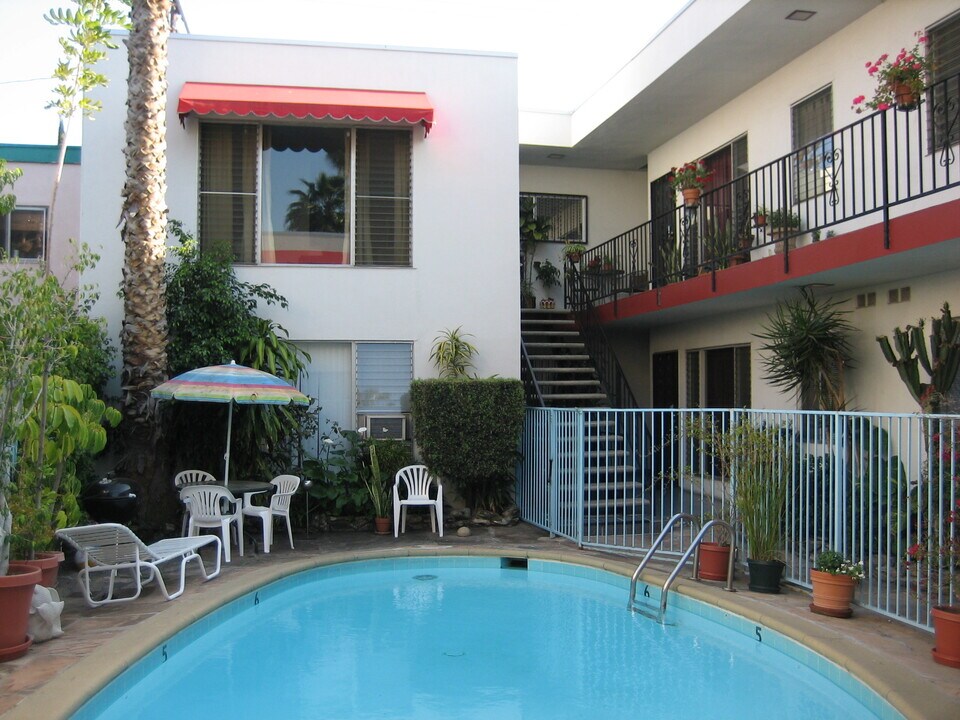 1114 N Harper Ave, Unit #7 in West Hollywood, CA - Foto de edificio