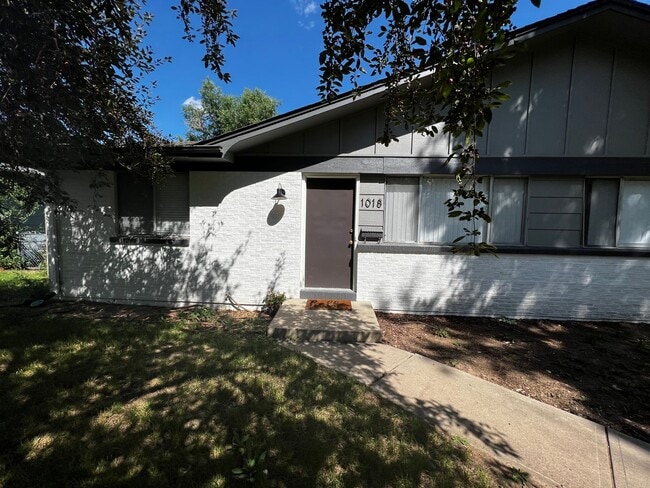 3 bed, 1 bath Duplex in West Fort Collins in Fort Collins, CO - Building Photo - Building Photo
