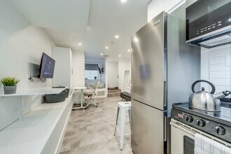 19 Claremont St in Toronto, ON - Building Photo - Building Photo