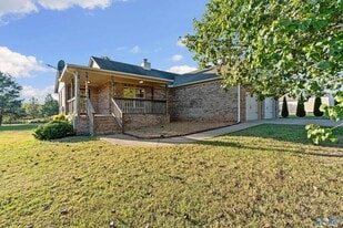 102 Compass Hill Cir in Toney, AL - Building Photo