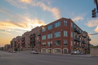 2222 W Diversey Ave, Unit 214 in Chicago, IL - Building Photo - Building Photo