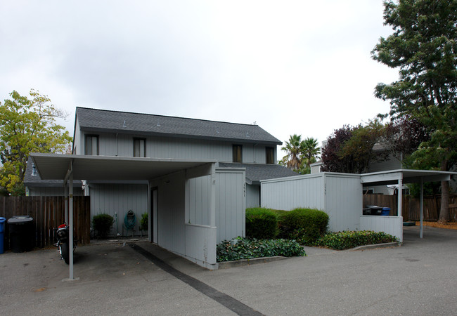 1531 Neotomas Ave in Santa Rosa, CA - Foto de edificio - Building Photo