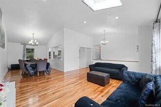 46 Crown St in Deer Park, NY - Building Photo - Building Photo