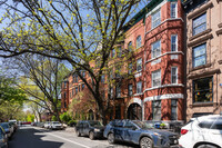 107 Berkeley Pl in Brooklyn, NY - Foto de edificio - Building Photo