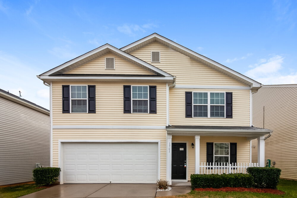 1761 Eastway Dr in Dallas, NC - Building Photo