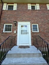 436 E Center St in Manchester, CT - Building Photo - Building Photo
