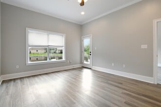 212 Capri Pl in Ocean Springs, MS - Building Photo - Building Photo