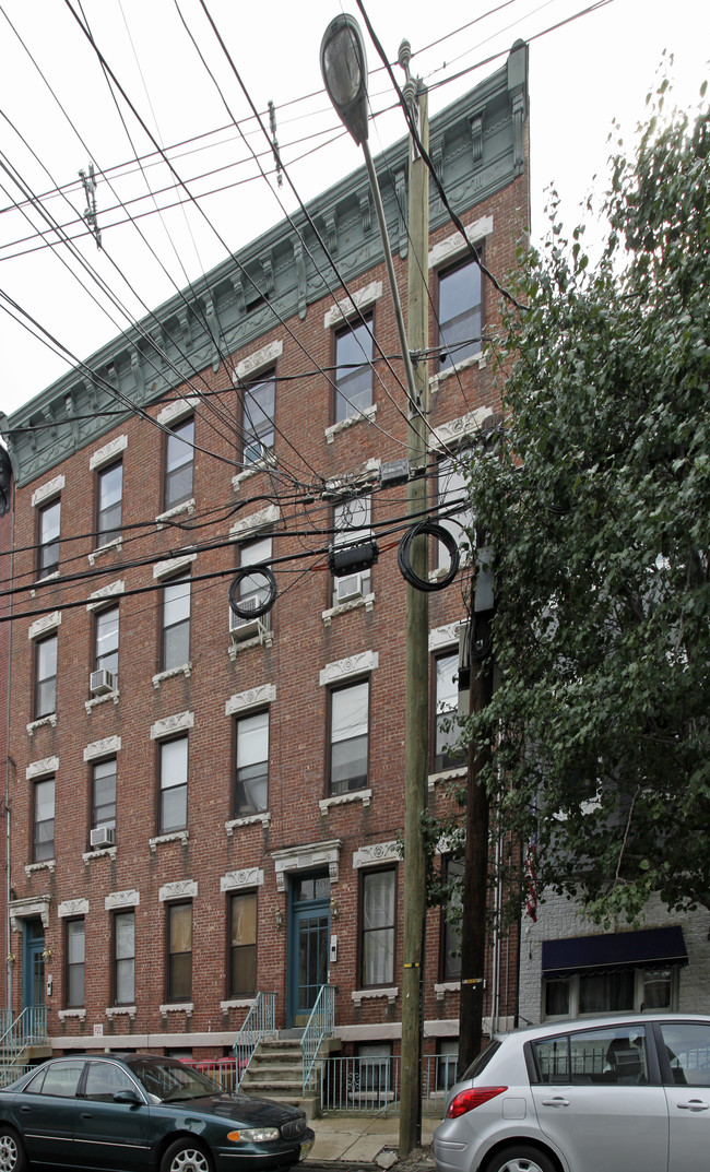 405 2nd St in Jersey City, NJ - Foto de edificio - Building Photo