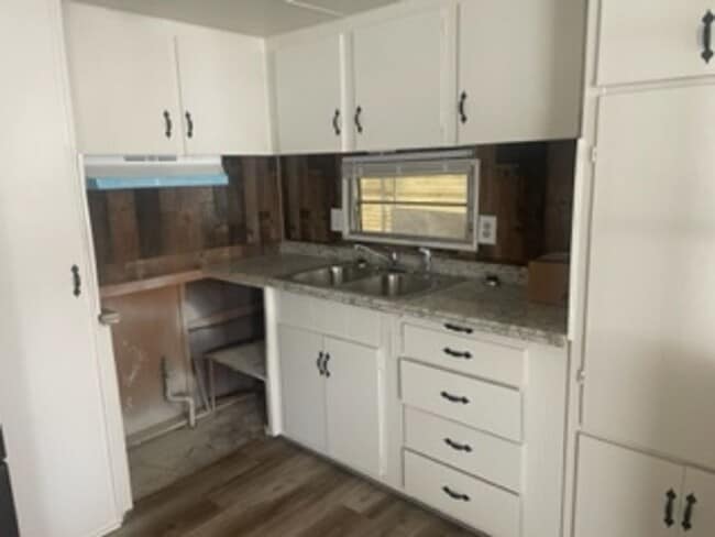 1044 W Johnston Ave in Hemet, CA - Building Photo - Building Photo