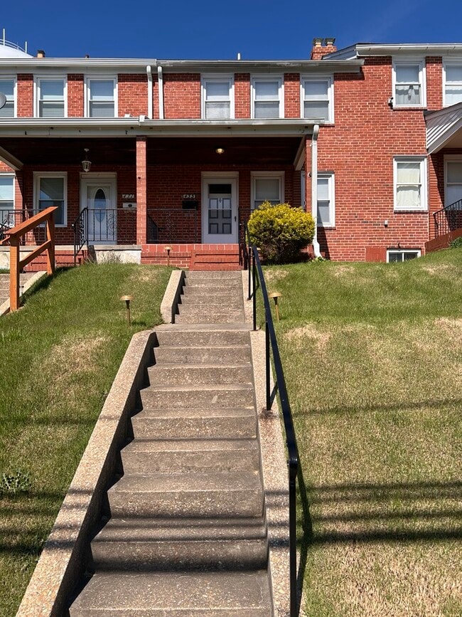 property at 433 Pembrooke Blvd