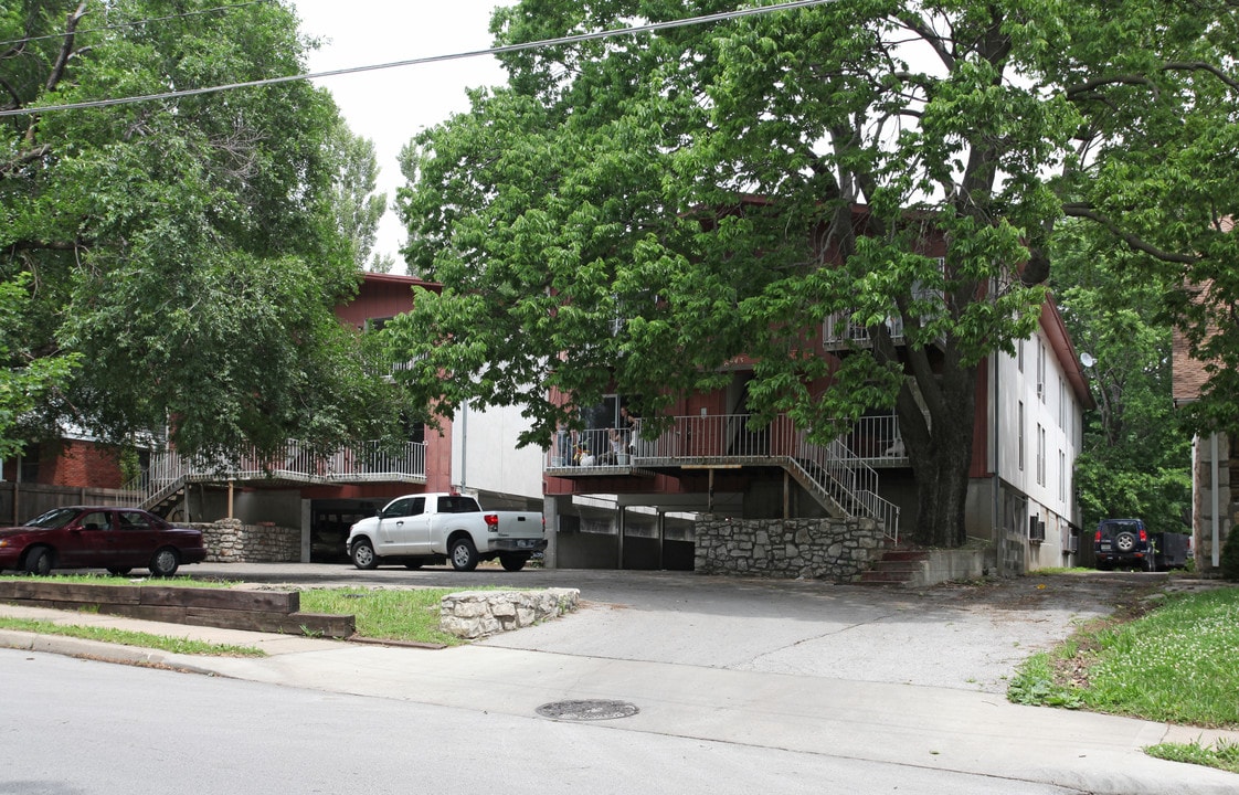 3941-3943 Roanoke Rd in Kansas City, MO - Foto de edificio