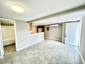 204 S 74th 1/2 St in Houston, TX - Building Photo - Building Photo