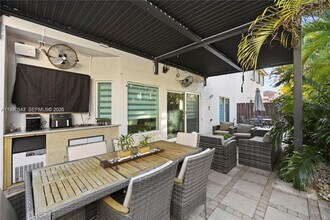 11243 NW 58th Terrace in Doral, FL - Building Photo - Building Photo