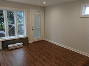 3143 S Halsted St, Unit 2nd FL Rear in Chicago, IL - Building Photo - Building Photo