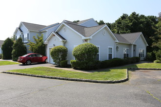Rosemont Brookhaven in Bellport, NY - Foto de edificio - Building Photo