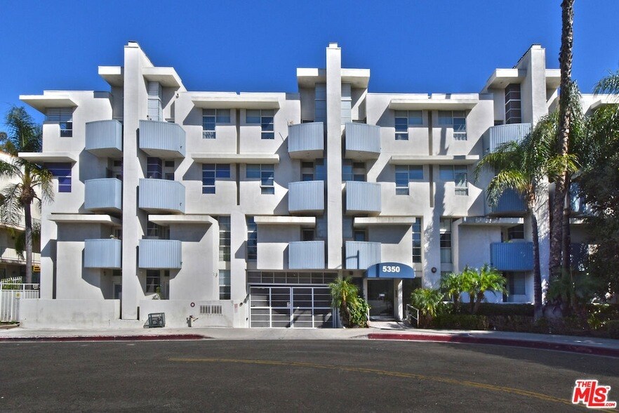 5350 White Oak Ave, Unit 408 in Los Angeles, CA - Building Photo