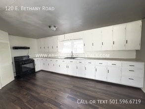 120 E Bethany Rd in North Little Rock, AR - Building Photo - Building Photo